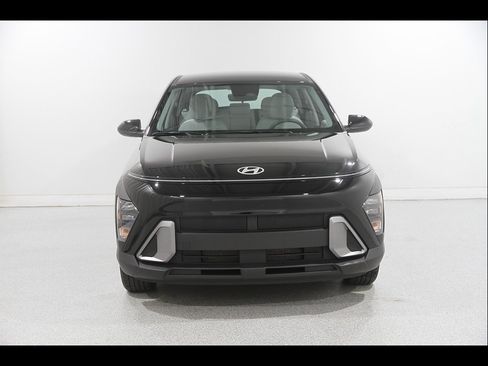 Certified 2024 Hyundai Kona SE FWD image 2