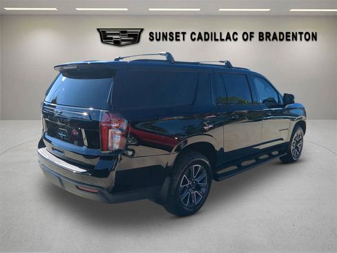 Used 2023 Chevrolet Suburban Z71 w/ Luxury Package image 4