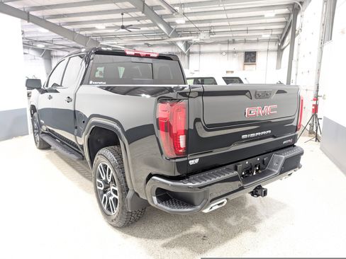 Used 2025 GMC Sierra 1500 AT4 w/ Technology Package AWD/4WD image 5