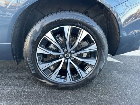 Certified 2025 Volvo XC60 B5 Plus w/ Climate Package image 9