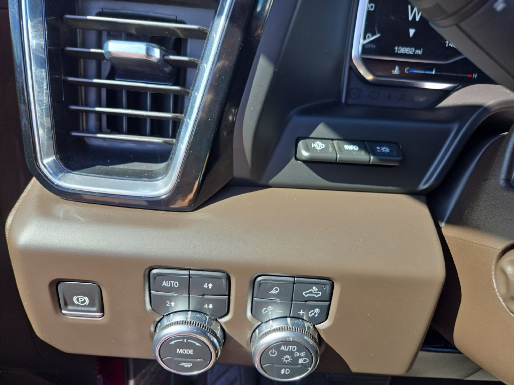 Used 2024 GMC Sierra 1500 Denali w/ Technology Package AWD/4WD image 22