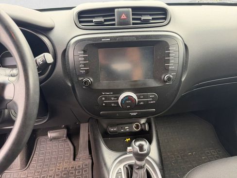 Used 2019 Kia Soul + image 7