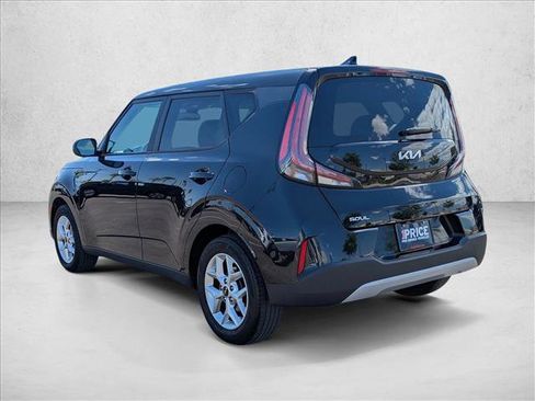 Used 2023 Kia Soul LX w/ LX Technology Package FWD image 8