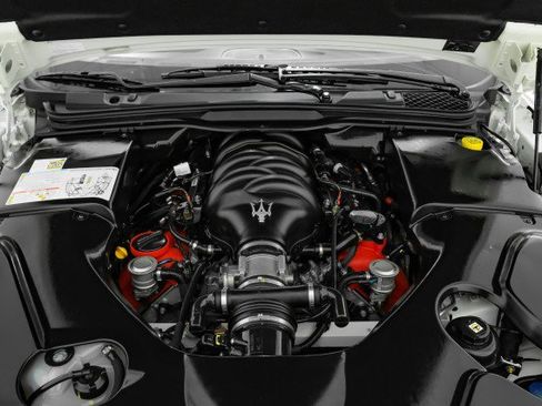 Used 2014 Maserati GranTurismo Sport image 40