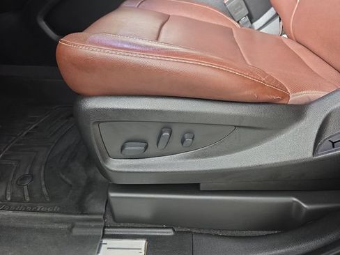 Used 2019 Chevrolet Suburban Premier w/ Premier Plus Edition AWD/4WD image 19