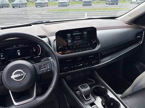 Used 2022 Nissan Rogue Platinum w/ Head-Up Display Package FWD image 17