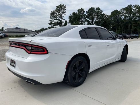 Used 2017 Dodge Charger SXT RWD image 5