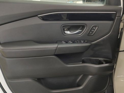 Used 2025 Honda Pilot EX-L image 19