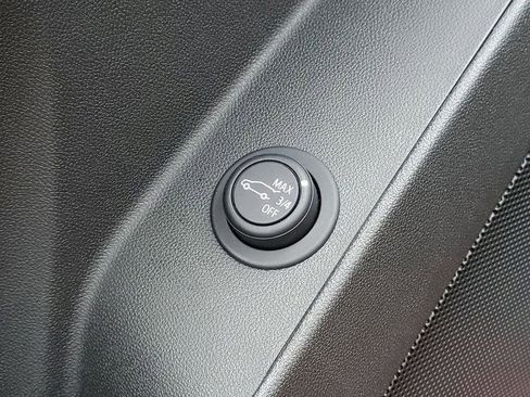 Used 2024 Chevrolet Equinox LT image 23