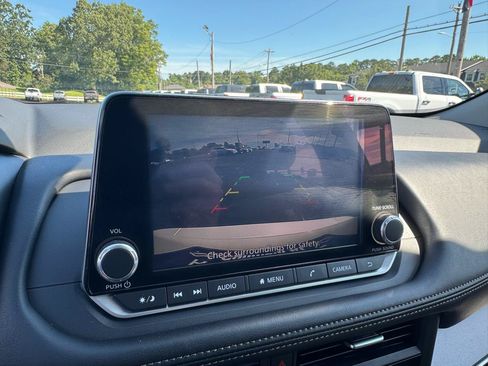 Used 2024 Nissan Rogue SV FWD image 27