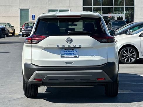 Used 2023 Nissan Rogue SV image 4