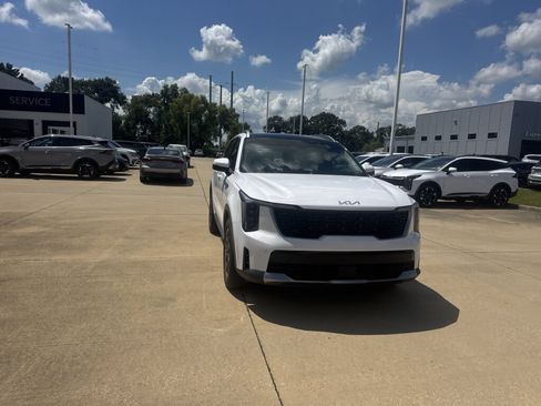 Certified 2025 Kia Sorento S w/ Panoramic Sunroof Package FWD image 4