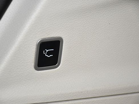 Used 2017 Chrysler Pacifica Limited FWD image 48
