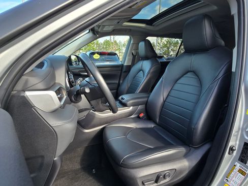 Used 2024 Toyota Highlander XLE image 23