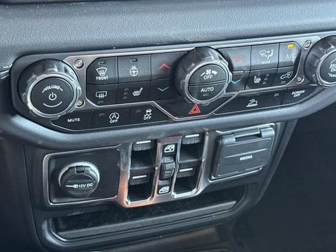 New 2025 Jeep Wrangler Unlimited Sahara AWD/4WD image 16