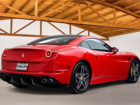 Used 2016 Ferrari California T RWD image 5