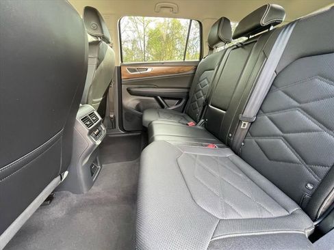 Certified 2025 Volkswagen Atlas SE image 5