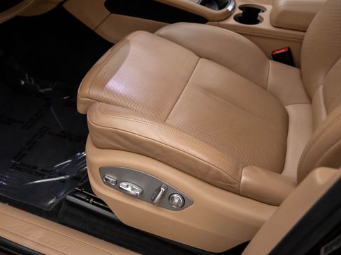 Certified 2023 Porsche Macan image 17