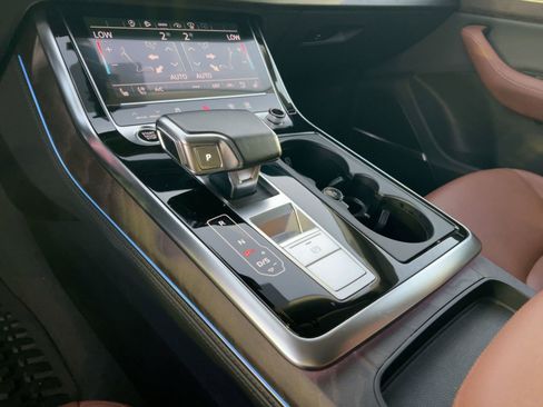 Used 2022 Audi Q8 Prestige w/ Prestige Package image 17