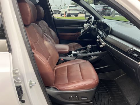 Used 2023 Kia Telluride EX w/ EX Captain's Chair Package image 30
