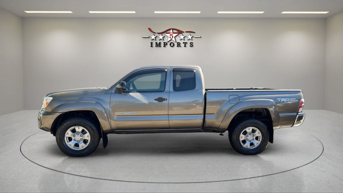 Used 2013 Toyota Tacoma 4x4 Access Cab V6 w/ TRD Off-Road Pkg image 2