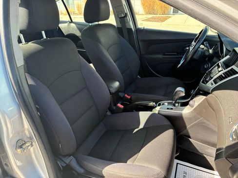 Used 2014 Chevrolet Cruze LT image 19