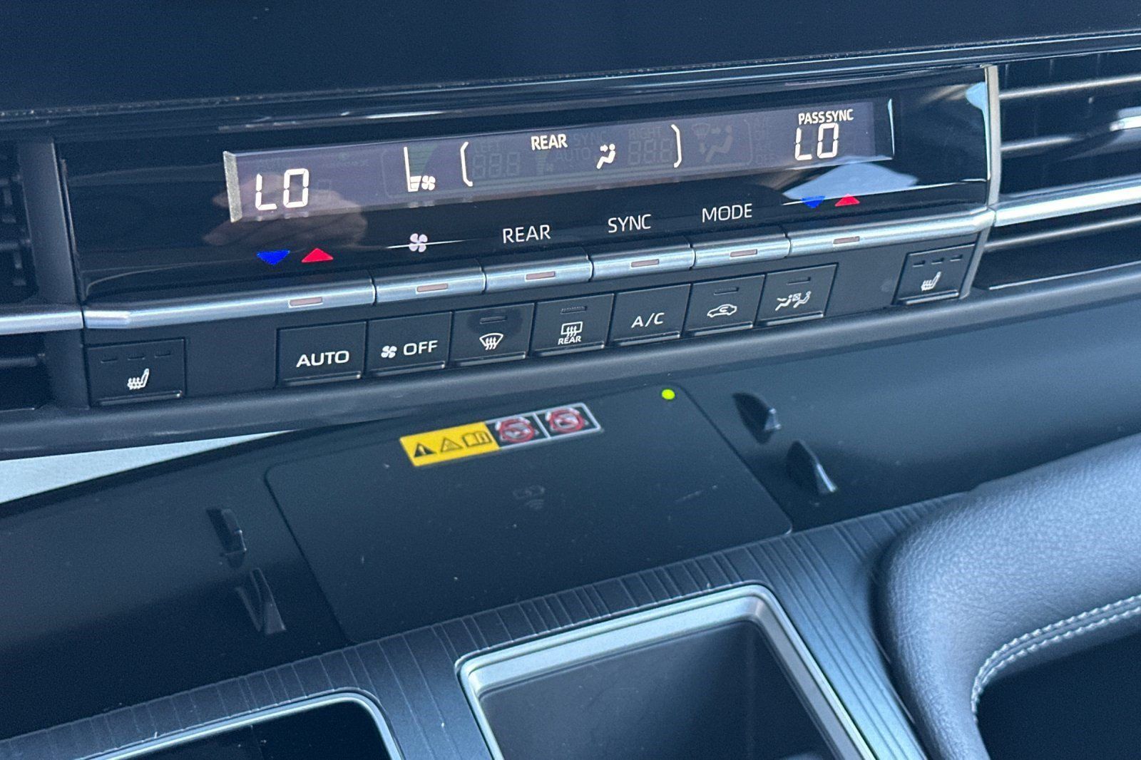 Used 2026 Toyota Sienna XLE FWD image 18
