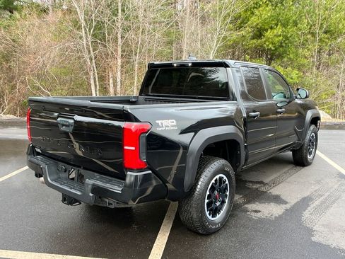 Used 2024 Toyota Tacoma TRD Off-Road image 3