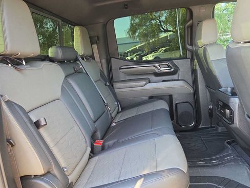 Used 2023 Chevrolet Silverado 1500 ZR2 w/ Technology Package AWD/4WD image 17