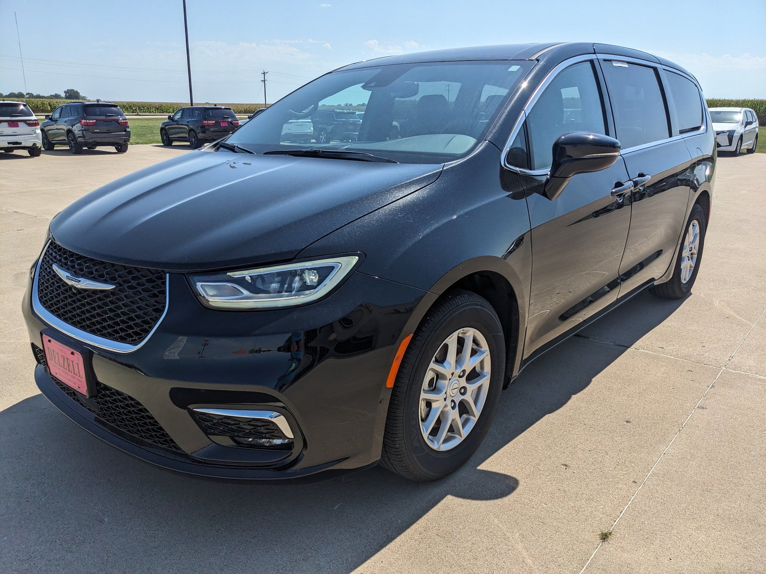 Used 2026 Chrysler Pacifica Select FWD image 4
