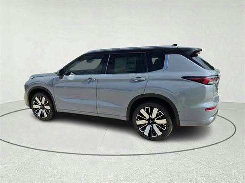 New 2025 Mitsubishi Outlander SEL image 8
