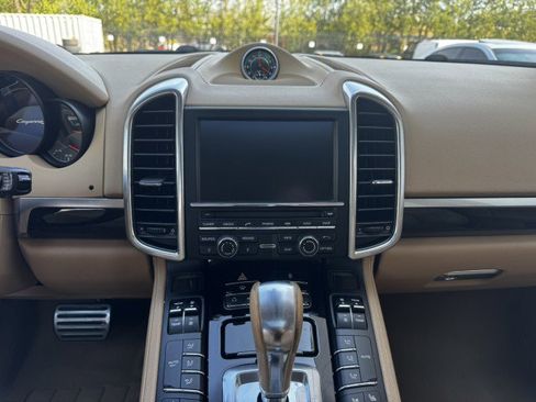 Used 2013 Porsche Cayenne S w/ Premium Pkg Plus image 33