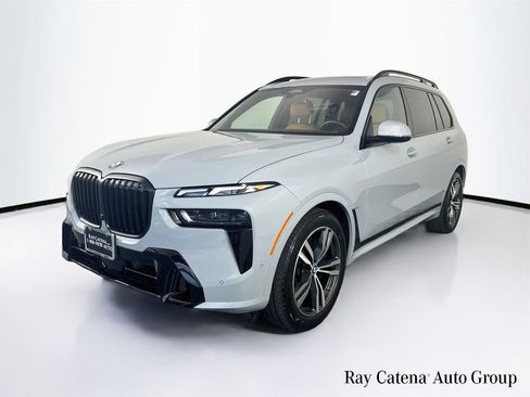 Used 2026 BMW X7 xDrive40i w/ M Sport Package AWD/4WD image 3