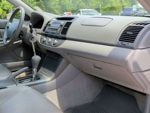 Used 2005 Toyota Camry LE FWD image 25