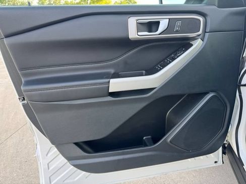 Used 2023 Ford Explorer XLT RWD image 4