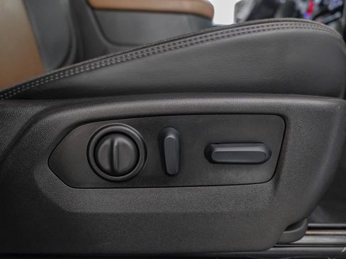 Used 2022 Chevrolet Silverado 3500 High Country image 36