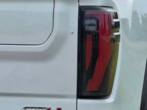 Used 2024 GMC Sierra 2500 AT4 w/ AT4 Premium Plus Package AWD/4WD image 12