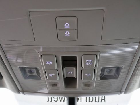 Used 2021 Volkswagen Atlas SE w/ Panoramic Sunroof Package image 8