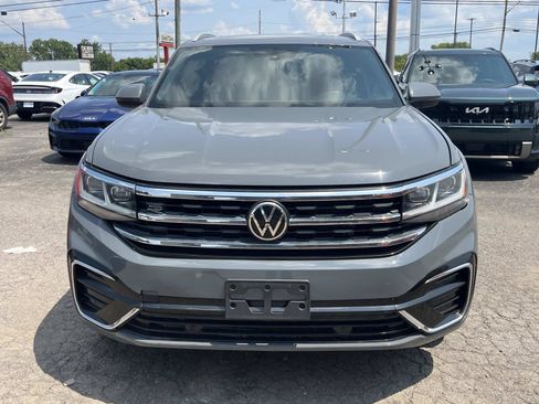 Used 2021 Volkswagen Atlas Cross Sport SE w/ Panoramic Sunroof Package FWD image 2