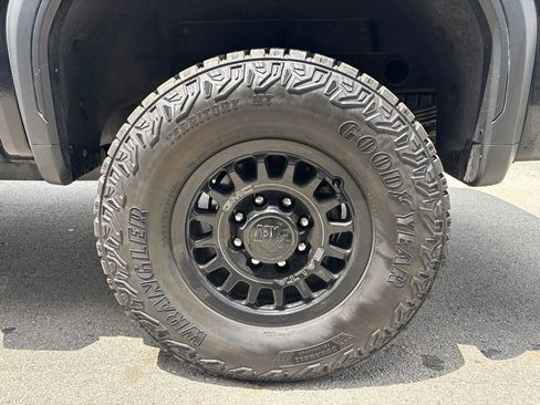 Used 2024 GMC Sierra 2500 AT4X w/ AT4X AEV Edition AWD/4WD image 7