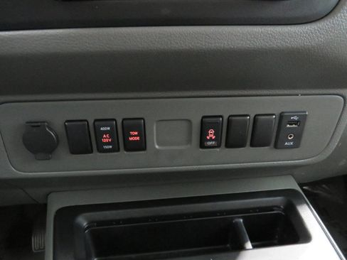 Used 2017 Nissan NV 3500 SV w/ SV Technology Package image 21