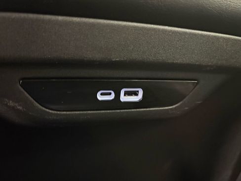 Used 2024 Chrysler Pacifica Touring-L image 31