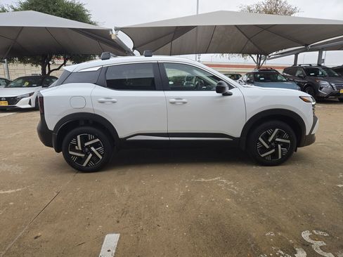 New 2026 Nissan Kicks SV image 2