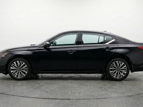 Used 2025 Nissan Altima 2.5 SV image 5