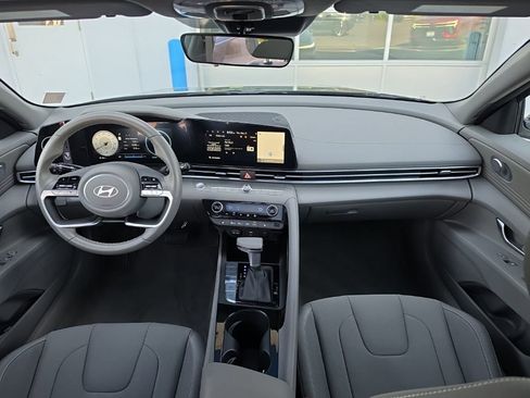Used 2025 Hyundai Elantra SEL FWD image 26