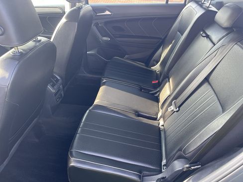 Used 2022 Volkswagen Tiguan SE image 31
