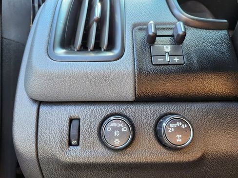 Used 2022 Chevrolet Colorado Z71 AWD/4WD image 32