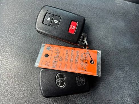 Used 2020 Toyota Tacoma TRD Off-Road w/ TRD Premium Off Road Package AWD/4WD image 17