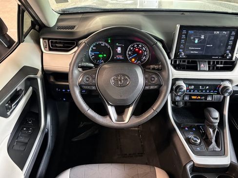 Used 2021 Toyota RAV4 XLE w/ Convenience Package AWD/4WD image 15
