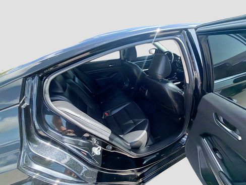 Used 2023 Nissan Altima 2.5 SL FWD image 29